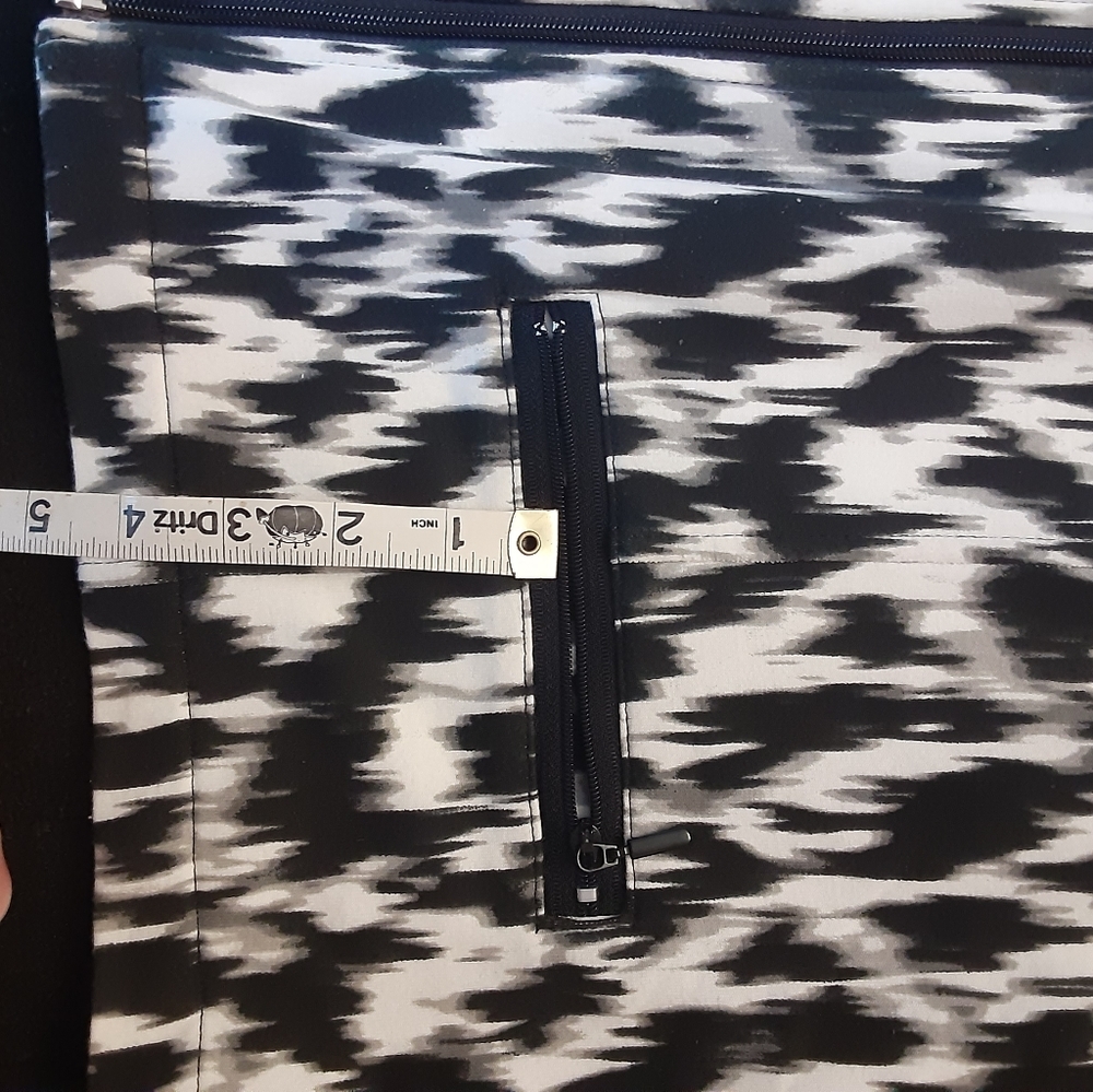 Black  and White Pattern Fall/Winter Vest - Picture 3 of 6